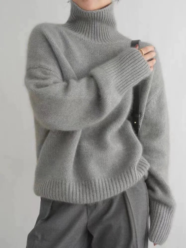 Karine™ - Comfortable and soft knitted turtleneck sweater